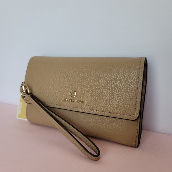 MICHAEL KORS Jet Set Charm Pebbled Leather Large Flap Phone Wristlet-Camel🎈$98⭐ - Picture 6 of 16